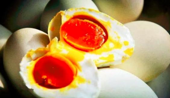 腌咸鸭蛋最快的方法视频,腌咸鸭蛋最快最好吃的方法