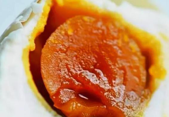 腌咸鸭蛋最快的方法视频,腌咸鸭蛋最快最好吃的方法