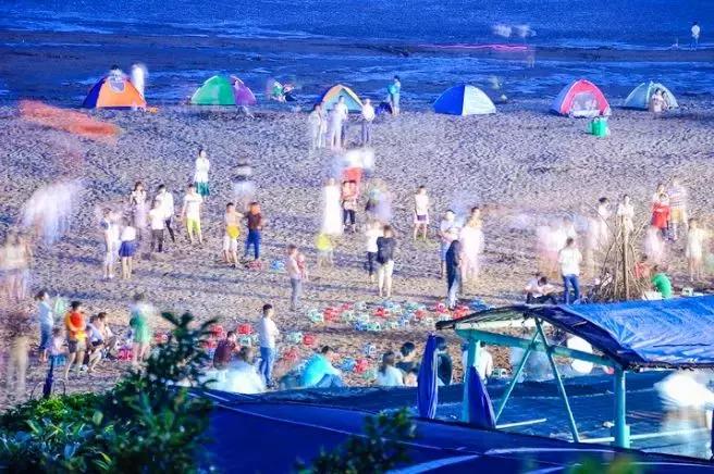 这吃货最爱的皇冠级港城，不仅美色倾城，更有万人蓝海沙滩在等你！