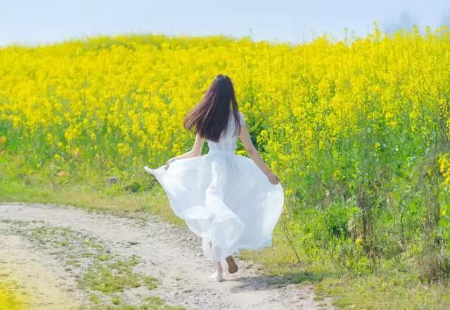 这吃货最爱的皇冠级港城，不仅美色倾城，更有万人蓝海沙滩在等你！