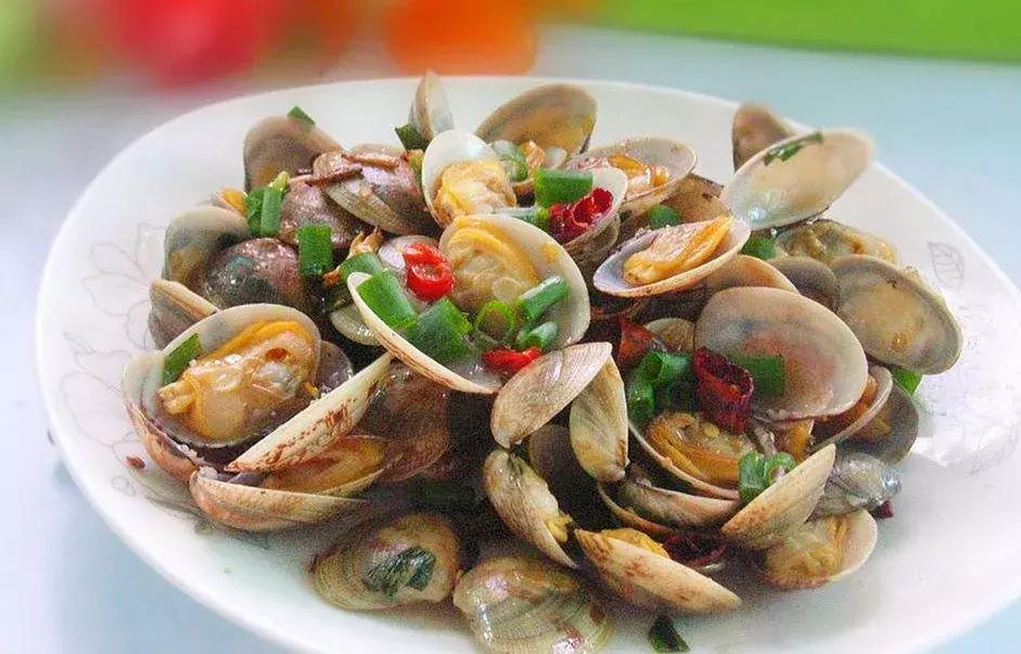 这吃货最爱的皇冠级港城，不仅美色倾城，更有万人蓝海沙滩在等你！