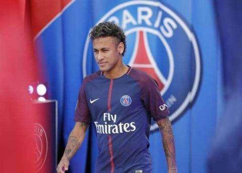 2010年世界杯巴西为什么不带小罗,06年世界杯巴西淘汰小罗