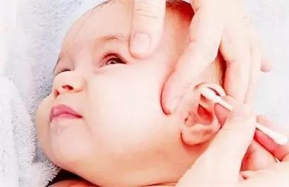 宝宝耳屎不要随便掏危害很大,宝宝的耳屎到底该不该掏呢