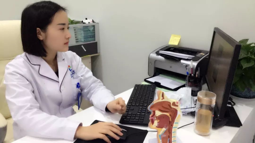 宝宝耳屎不要随便掏危害很大,宝宝的耳屎到底该不该掏呢