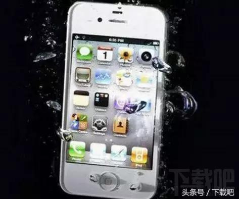 苹果手机进水了怎么处理不能充电,iphone8plus进水怎么处理