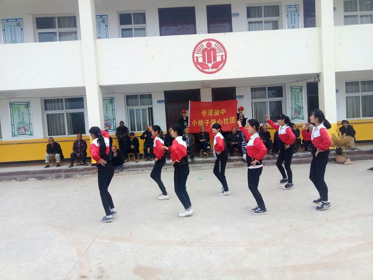 放嘹亮凯歌展青春风采——寺湾镇中、镇小远足活动纪实