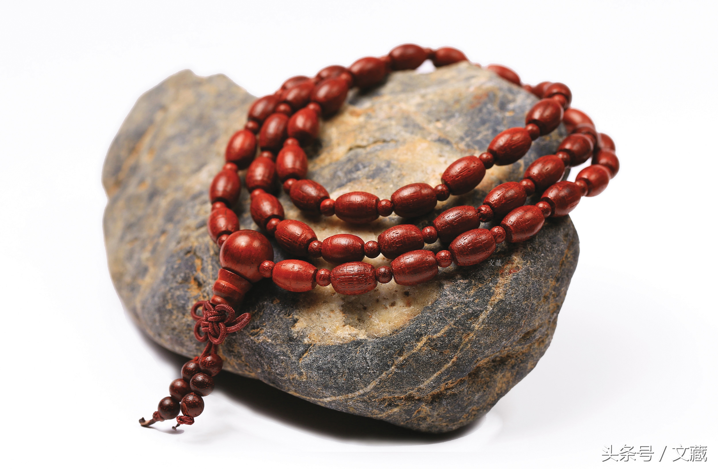 小叶紫檀手串戴手上出汗起红点,紫檀手串放盒子里会黑么