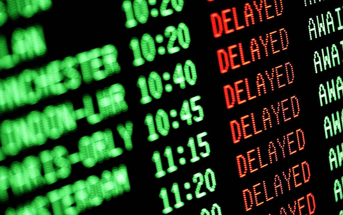 小朋友第一次坐飞机很好奇,80后首次坐飞机心中充满好奇