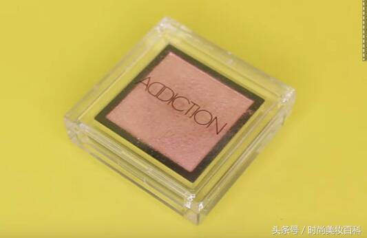 樱花粉眼妆教程图解,闪闪惹人爱的樱花眼妆教程来了