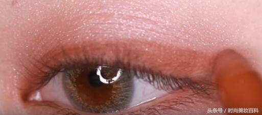 樱花粉眼妆教程图解,闪闪惹人爱的樱花眼妆教程来了