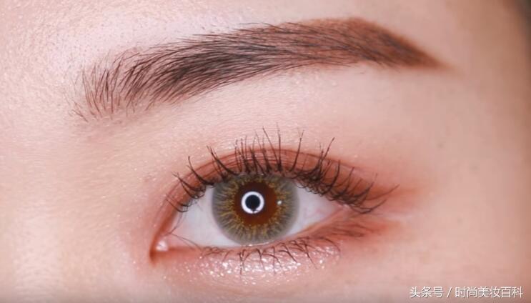 樱花粉眼妆教程图解,闪闪惹人爱的樱花眼妆教程来了