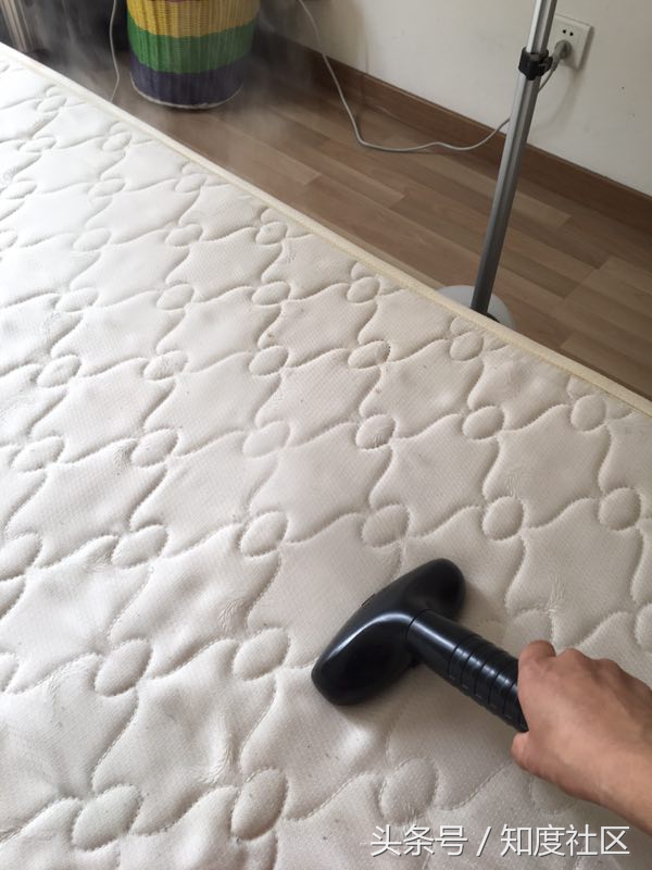 春天小孩爱长痘是怎么回事,宝宝脸上长痘痘的原因和解决方法