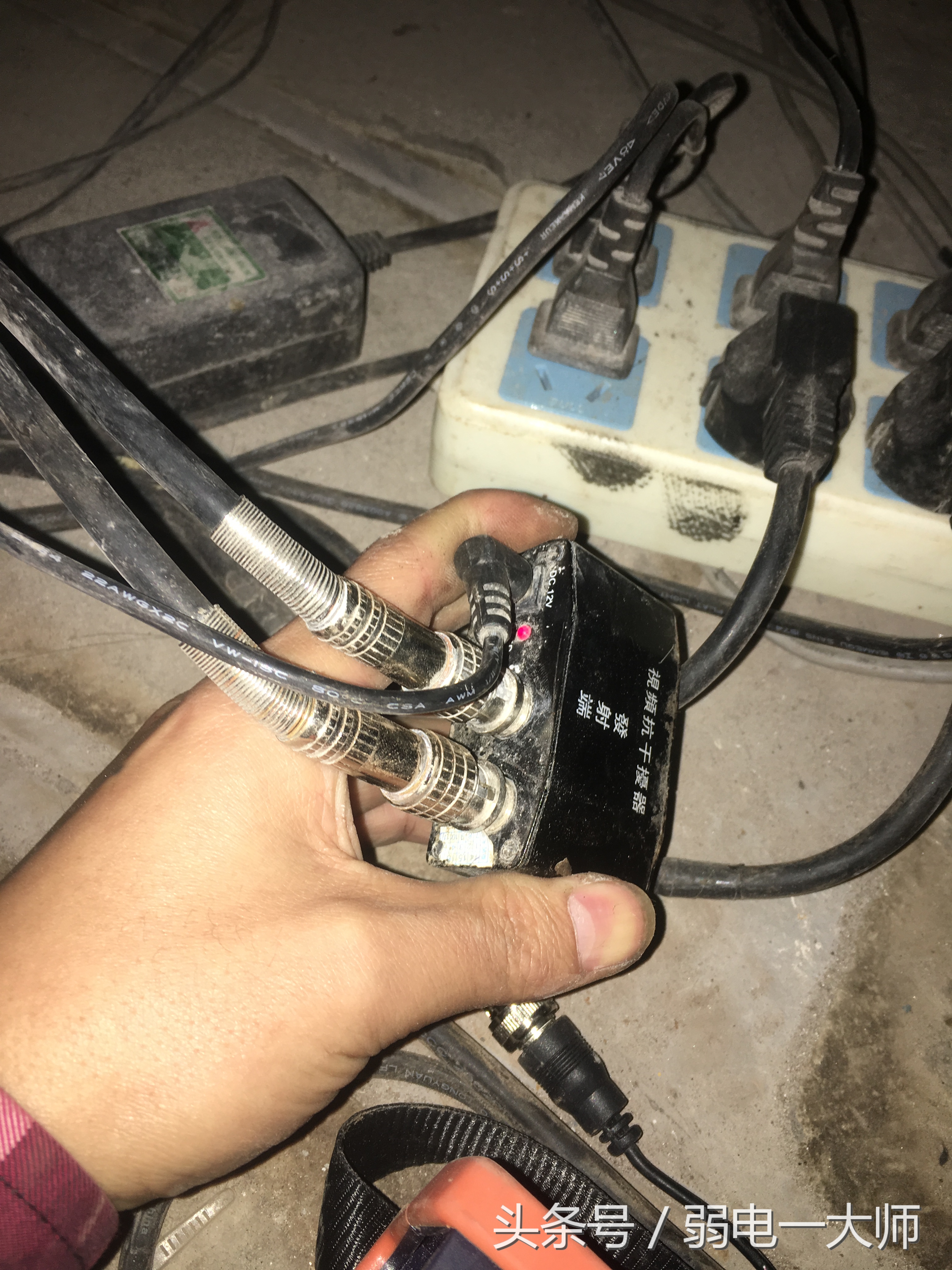 电梯监控画面有时清晰有时模糊,模拟电梯摄像机模糊