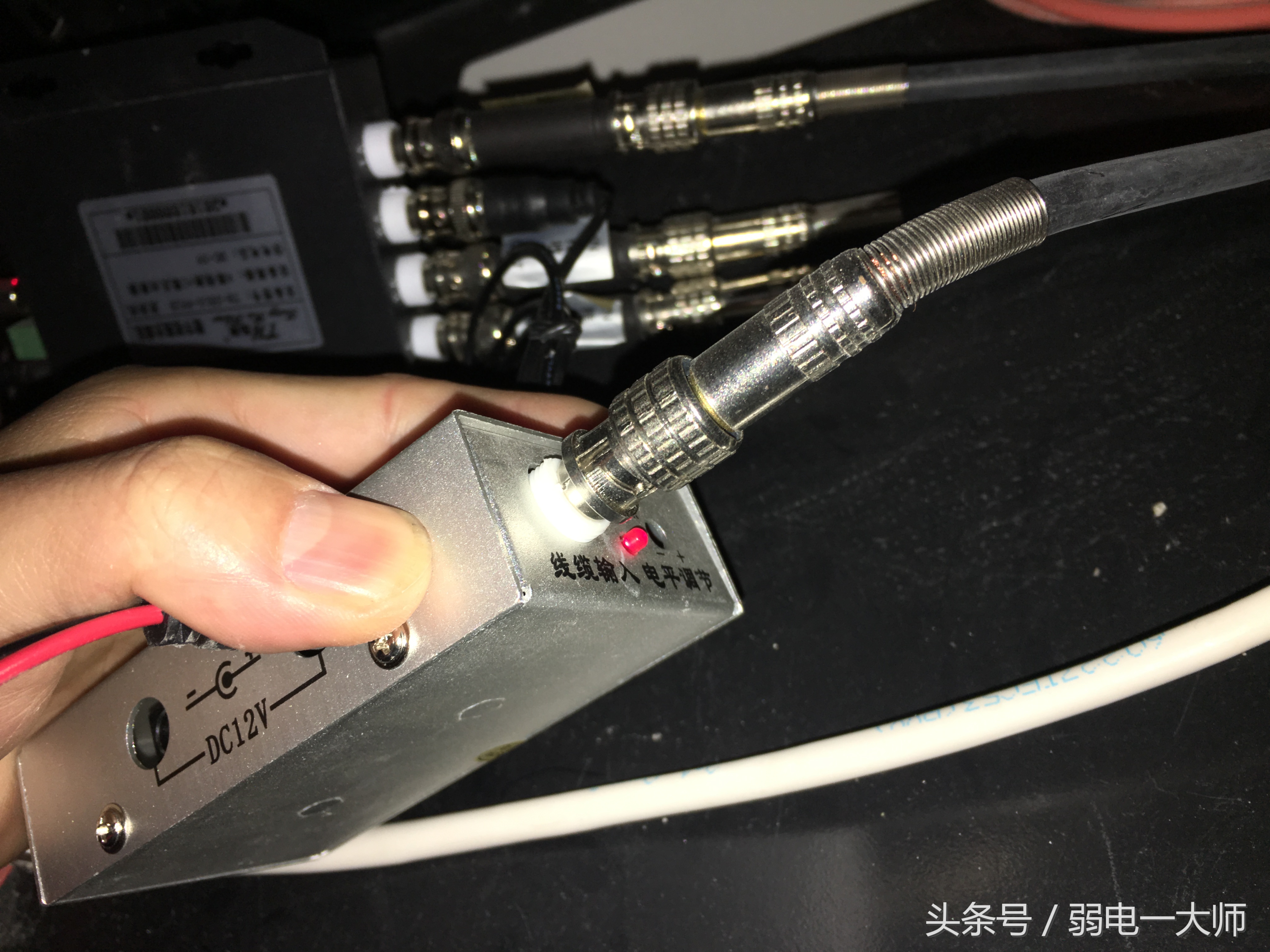 电梯监控画面有时清晰有时模糊,模拟电梯摄像机模糊