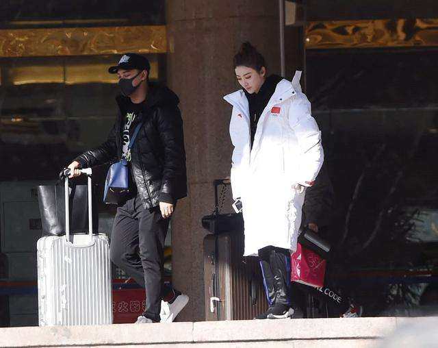 井柏然倪妮甜蜜情侣装,最喜欢哪位明星的穿搭风格