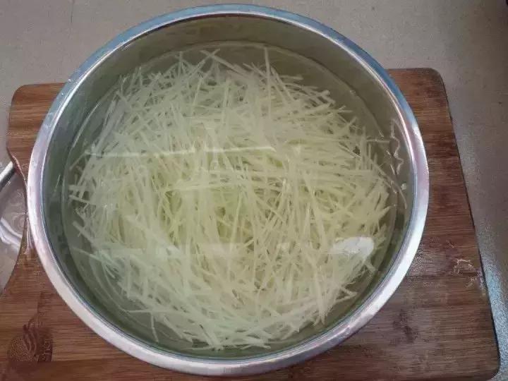 淘米水浇花容易起虫子吗,淘米水浇花会生虫子怎么办