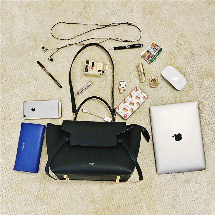 我们翻遍了300名员工的私人包价值¥100000000没别的就是壕！