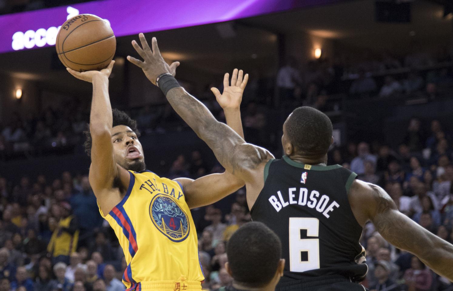 “新库神”连续爆发吓到勇士两员大将,必然会有一人会成为牺牲品