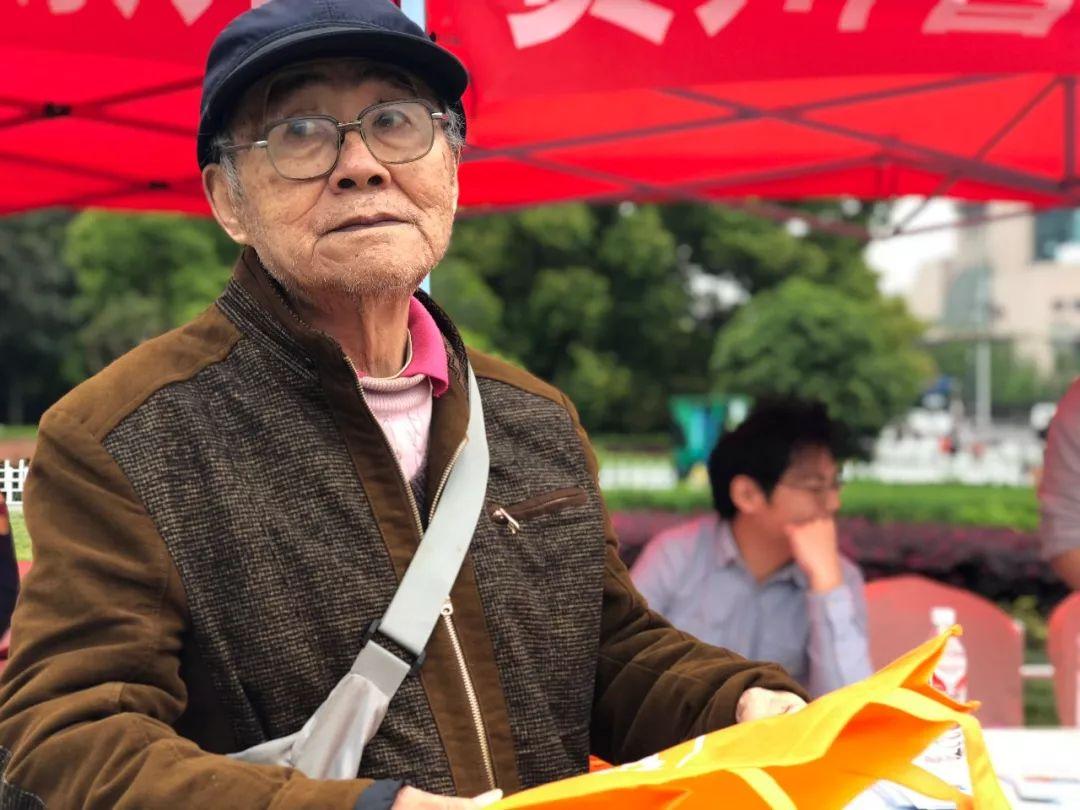 发现有商家买卖地沟油该怎么举报,地沟油冒充正品油