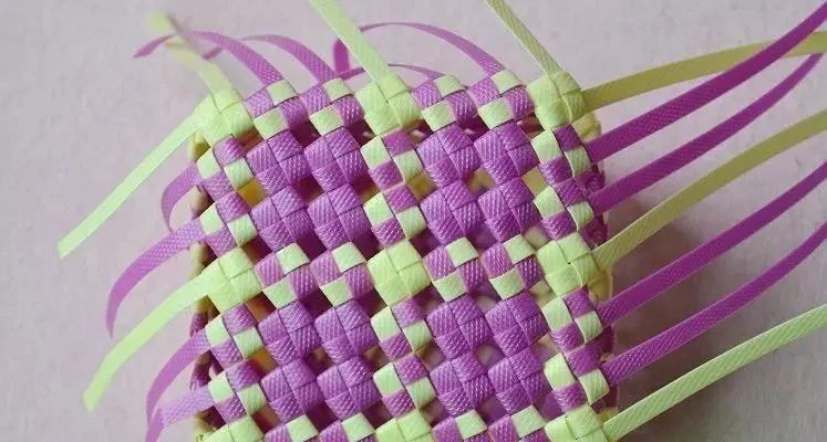 塑料带手工编织篮子收纳筐,塑料袋收纳筐