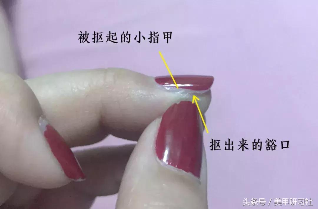 美甲指甲老是从侧边断了,美甲指甲分层原因和处理方法