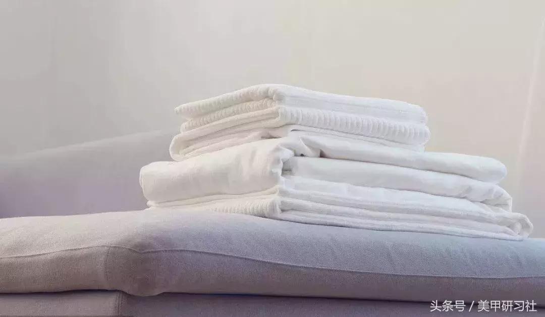 美甲指甲老是从侧边断了,美甲指甲分层原因和处理方法