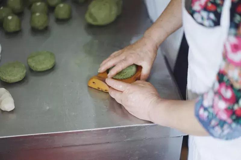 杭州网红青团店,杭州濮家新村青团