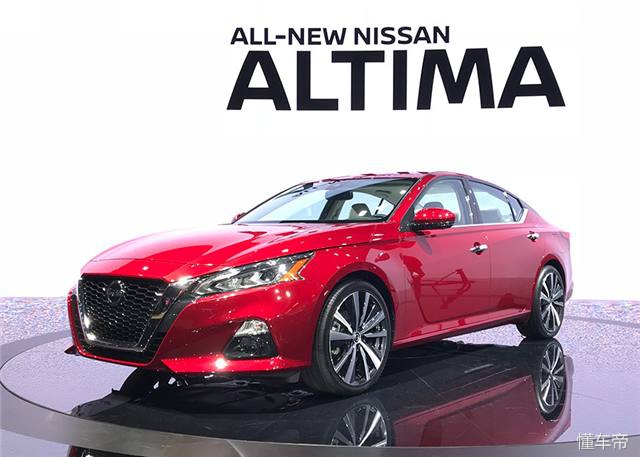 看看美国的汽车什么样,2023款凯美瑞与2023款天籁的区别