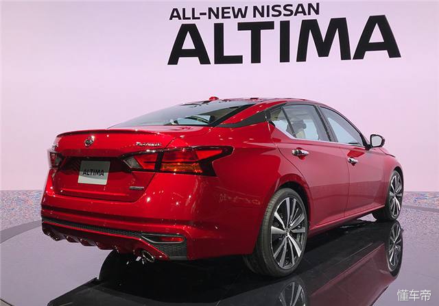 看看美国的汽车什么样,2023款凯美瑞与2023款天籁的区别