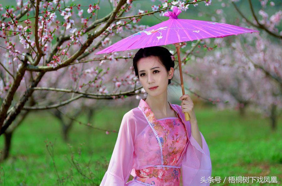 真会玩！古代青年男女春游时都玩啥，看到这画面有些脸红