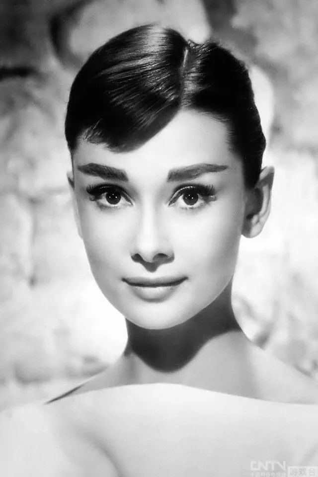 赫本像天鹅,赫本肩颈