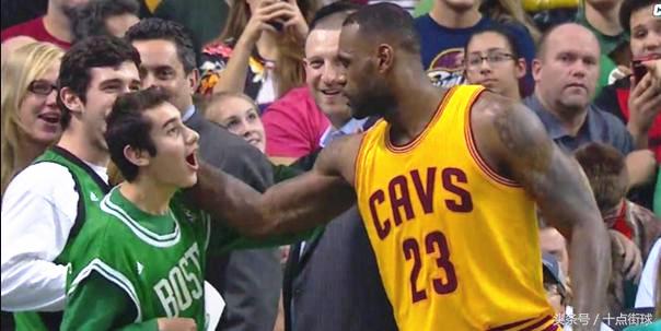 詹姆斯身上最隐秘、价值百万的黑科技：球鞋可以送，鞋垫绝不行！