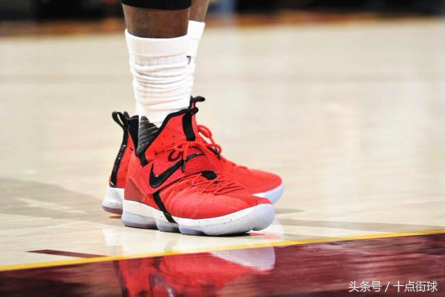詹姆斯身上最隐秘、价值百万的黑科技：球鞋可以送，鞋垫绝不行！