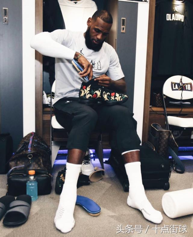 詹姆斯身上最隐秘、价值百万的黑科技：球鞋可以送，鞋垫绝不行！