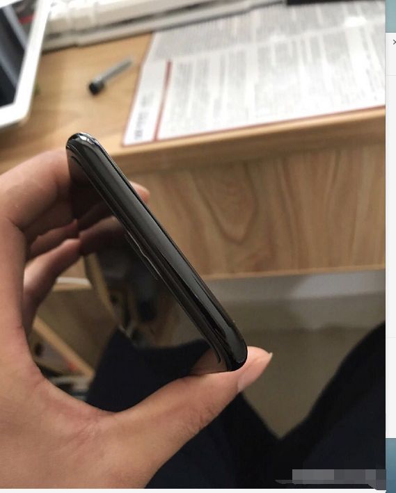 买亮黑iPhone7Plus太亏!256GB报价4000没人要!