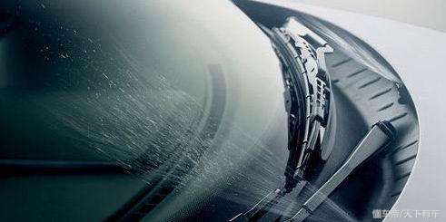 洗洁精兑水加酒精可以当玻璃水吗,汽车玻璃水可以换成洗洁精水吗