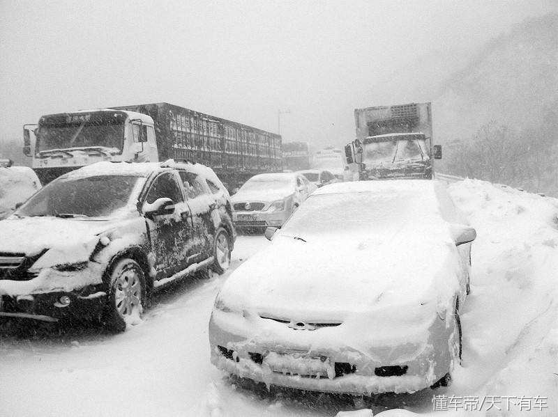 洗洁精兑水加酒精可以当玻璃水吗,汽车玻璃水可以换成洗洁精水吗