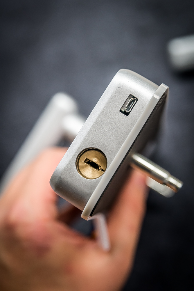 不仅能指纹识别，还可以微信开门，这款指纹锁操作666