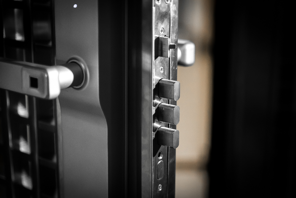 不仅能指纹识别，还可以微信开门，这款指纹锁操作666