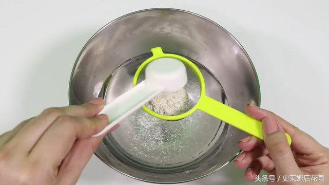 用瓜尔胶粉做假水不粘手,做泥用的瓜尔胶粉