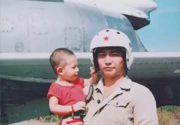 在天愿作比翼鸟，在地愿为连理枝：烈士遗孀回忆与王伟的爱情