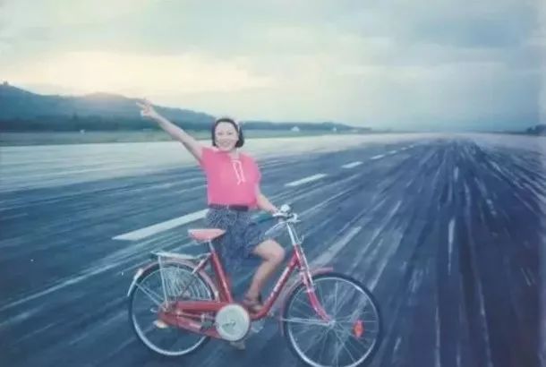 在天愿作比翼鸟，在地愿为连理枝：烈士遗孀回忆与王伟的爱情