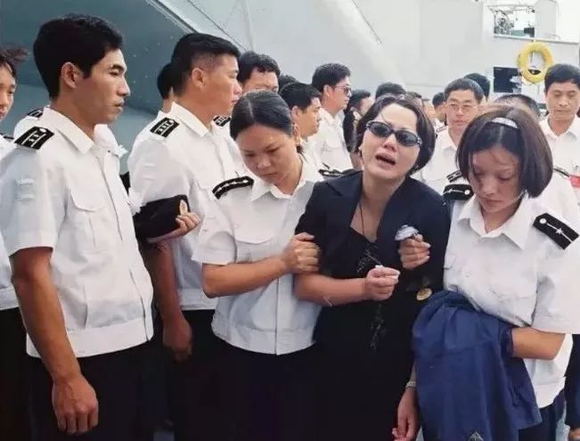 在天愿作比翼鸟，在地愿为连理枝：烈士遗孀回忆与王伟的爱情