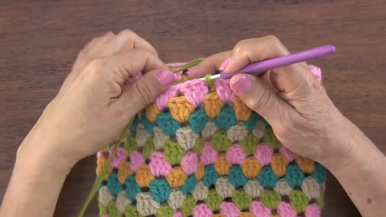 手工钩织包包的教程,40-50岁妈妈包包钩织教程斜挎