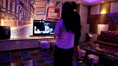 我坐小月子,他却去唱K泡妞