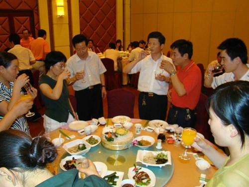 对付劝酒的人最好方法,如何拒绝劝酒不伤和气