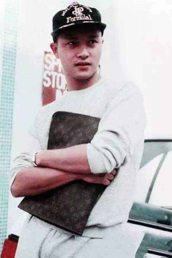 张国荣虽已故多年,但有一点,国际时尚圈依然在争相效仿