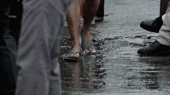 穿人字拖的危害有哪些,人字拖害处