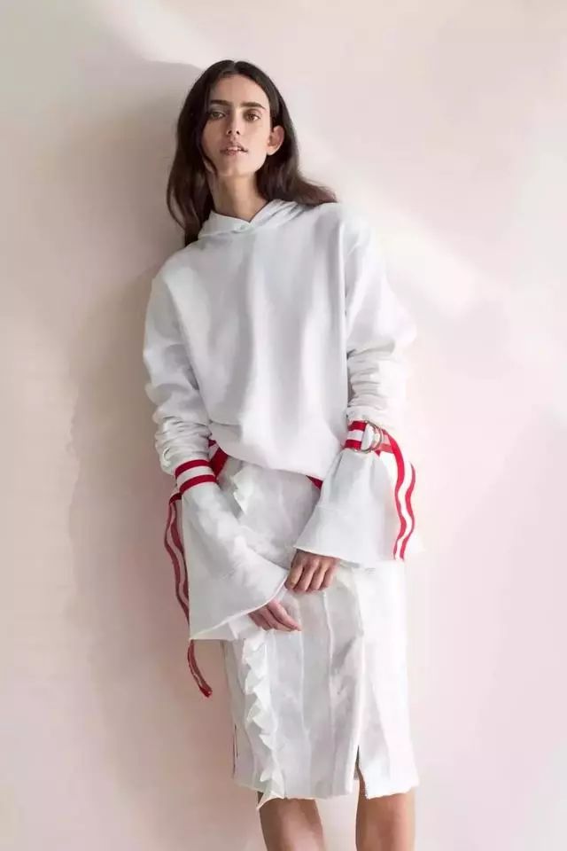 半身裙可以这样搭配你get到点了吗,半身裙的时髦穿搭示范