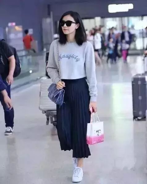 半身裙可以这样搭配你get到点了吗,半身裙的时髦穿搭示范